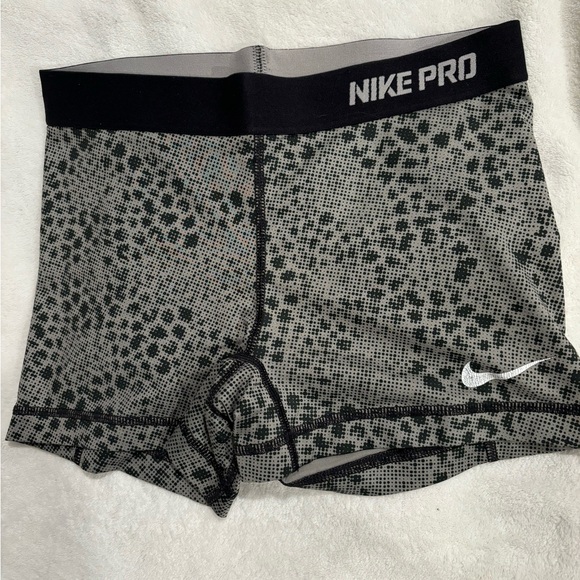 Nike pro shorts size:M - Picture 1 of 3